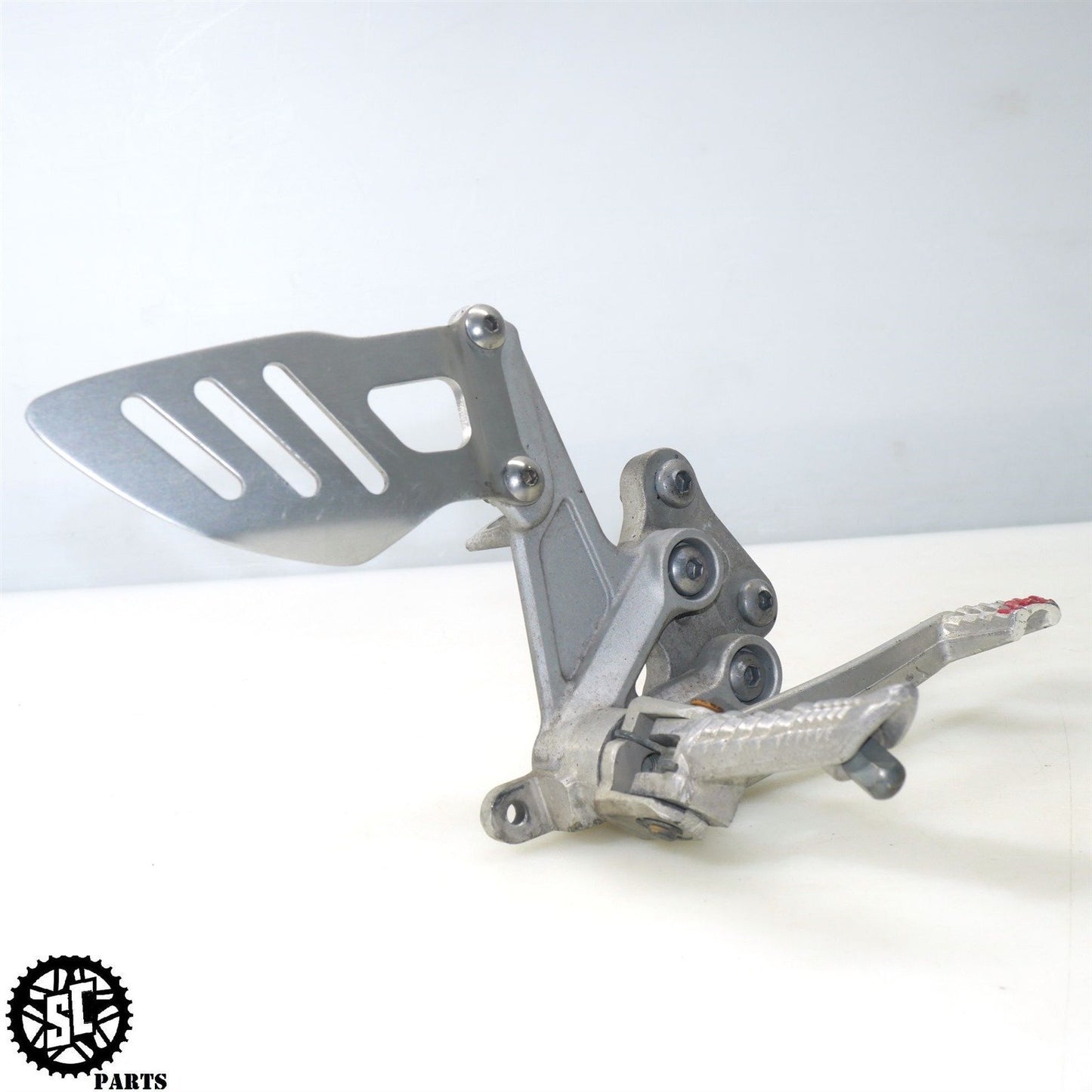 07 08 SUZUKI GSXR1000 RIGHT REARSET FRONT PEG BRAKE PEDAL S59