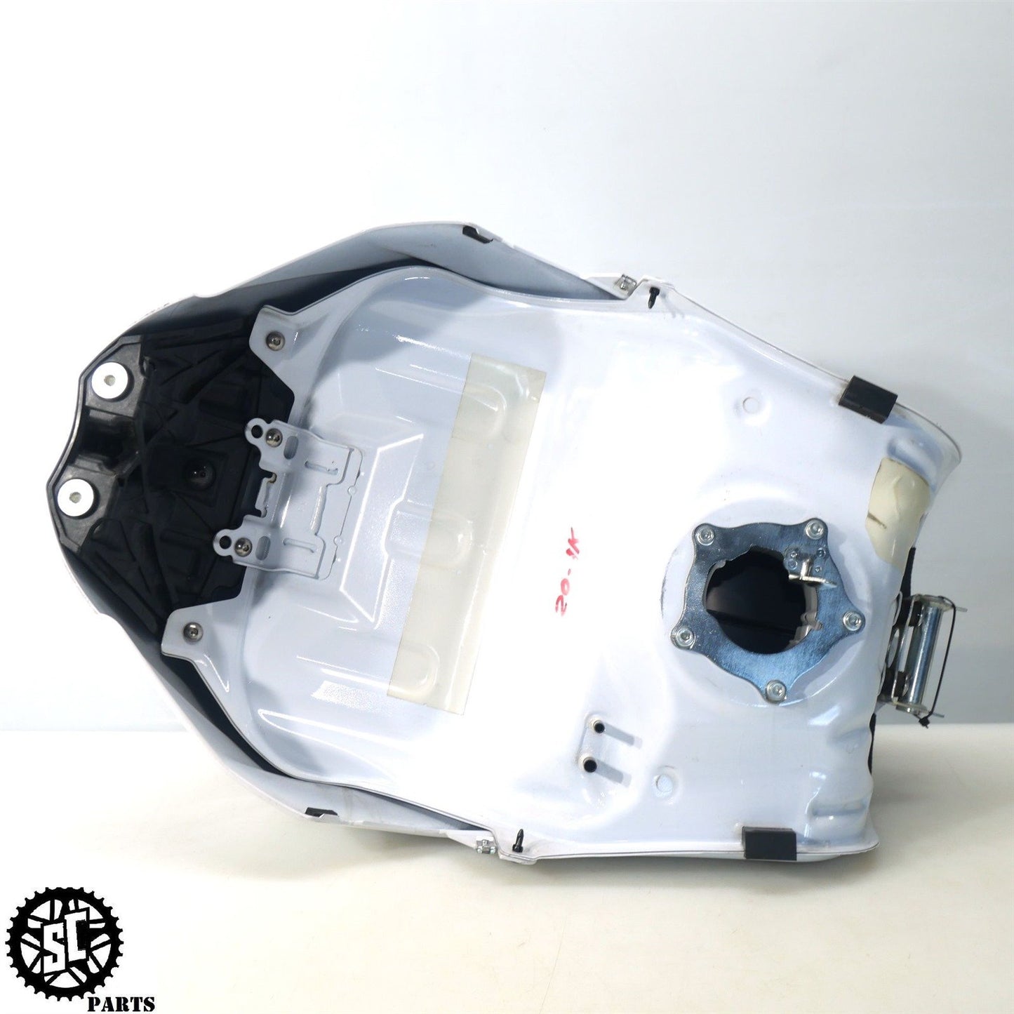 17-24 SUZUKI GSXR1000 FUEL GAS TANK S77