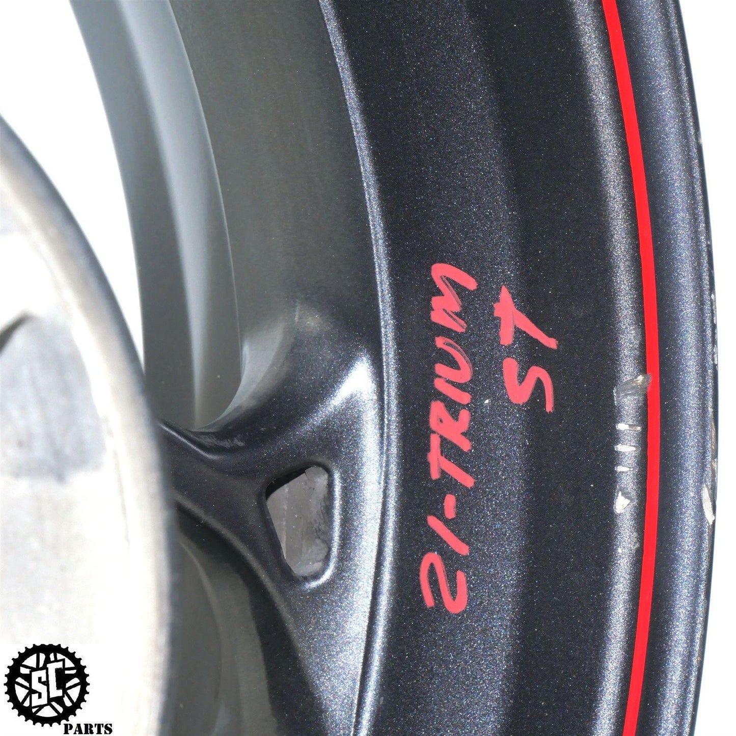 20-22 TRIUMPH STREET TRIPLE R 765 REAR WHEEL RIM SB T28