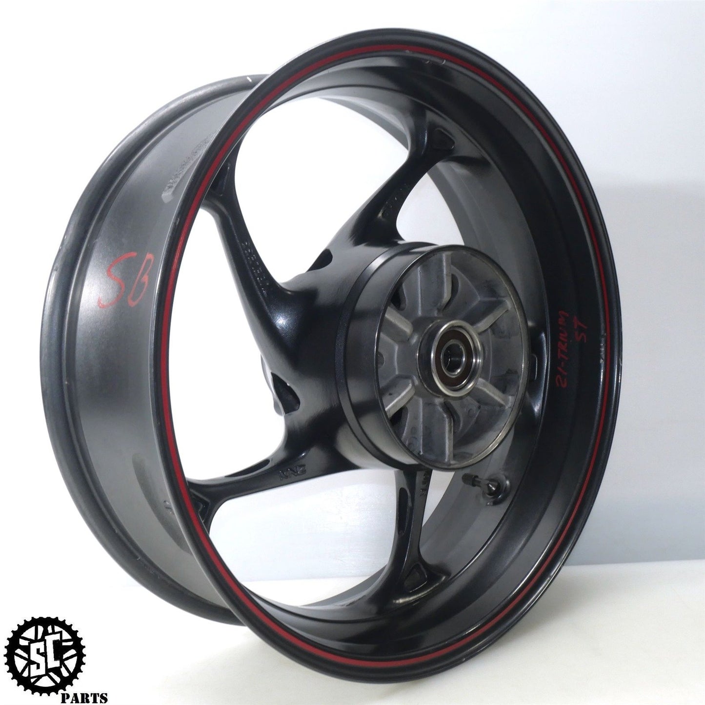 20-22 TRIUMPH STREET TRIPLE R 765 REAR WHEEL RIM SB T28