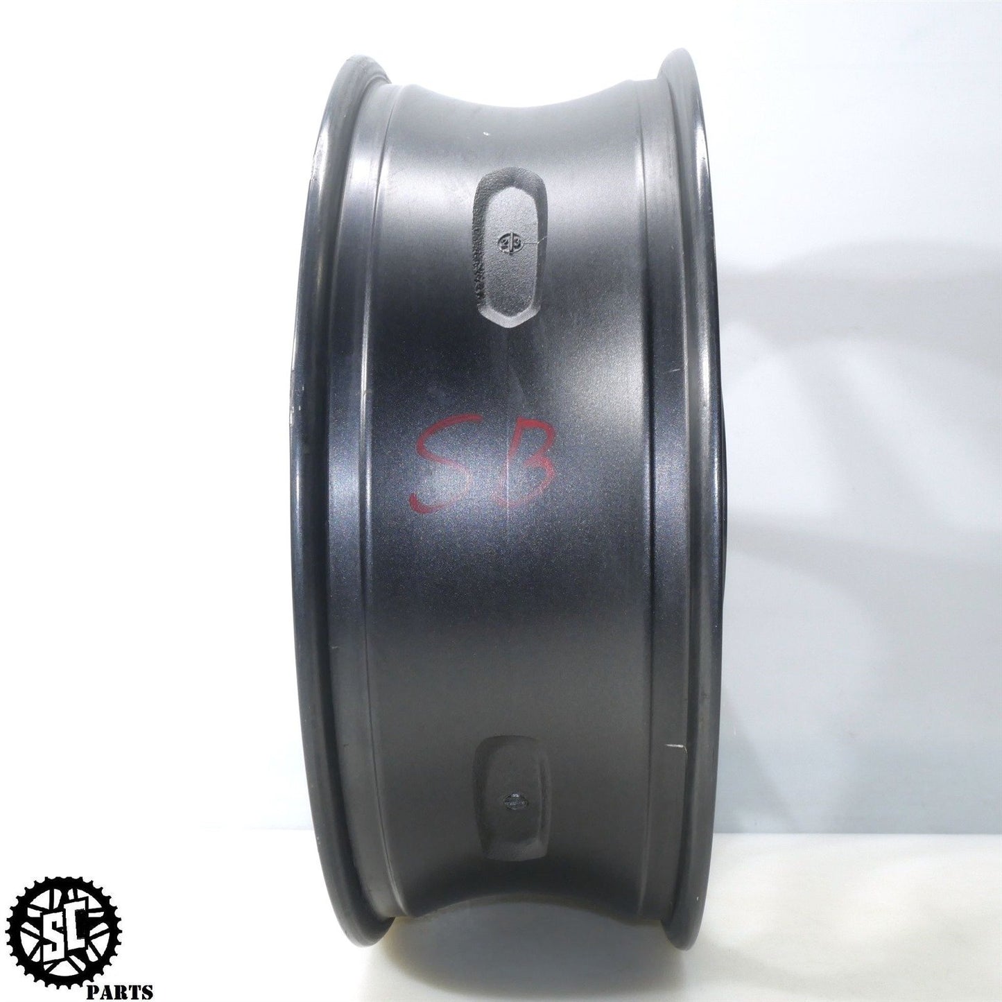 20-22 TRIUMPH STREET TRIPLE R 765 REAR WHEEL RIM SB T28