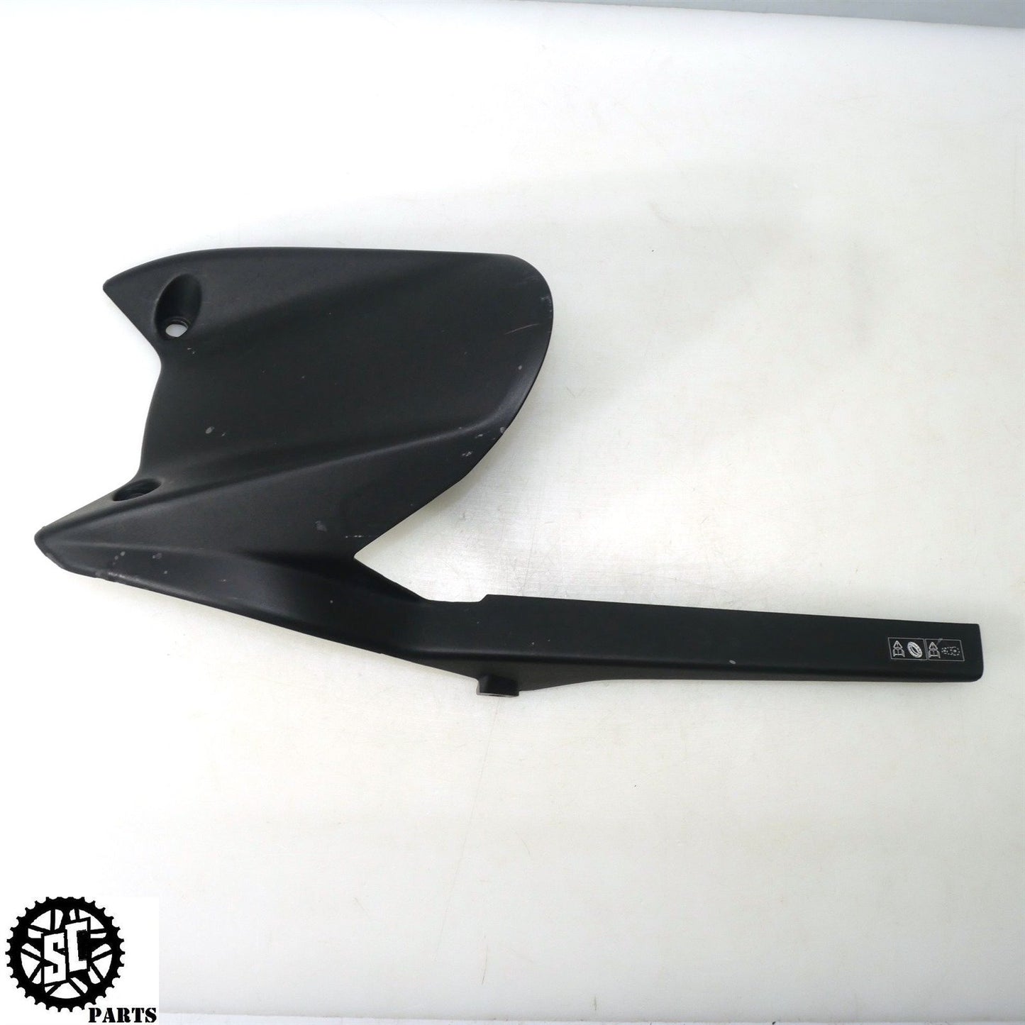 20-22 TRIUMPH STREET TRIPLE R 765 REAR FENDER CHAIN GUARD T28