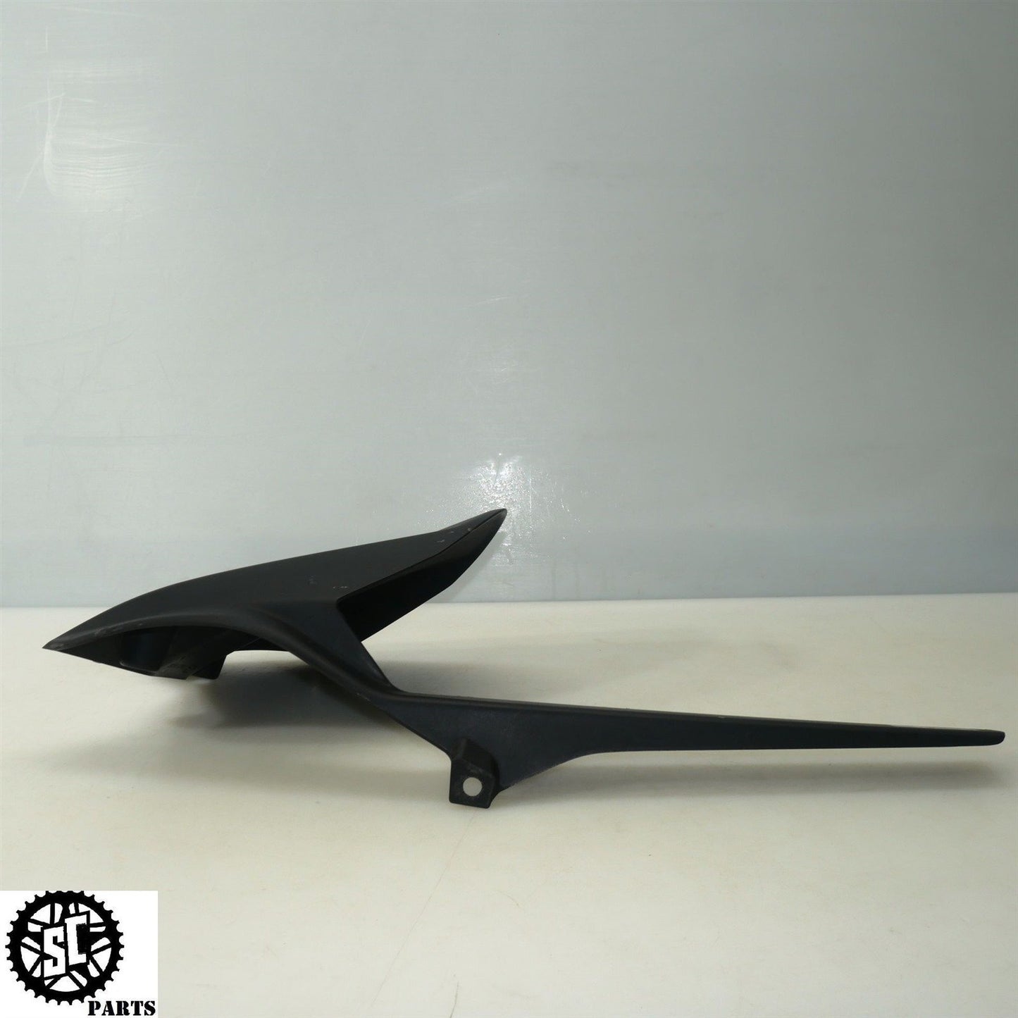 20-22 TRIUMPH STREET TRIPLE R 765 REAR FENDER CHAIN GUARD T28