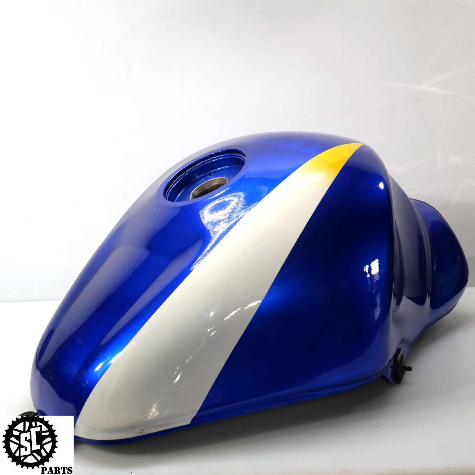 1999-2007 SUZUKI HAYABUSA GAS TANK S30 – SALVAGECYCLEPARTS